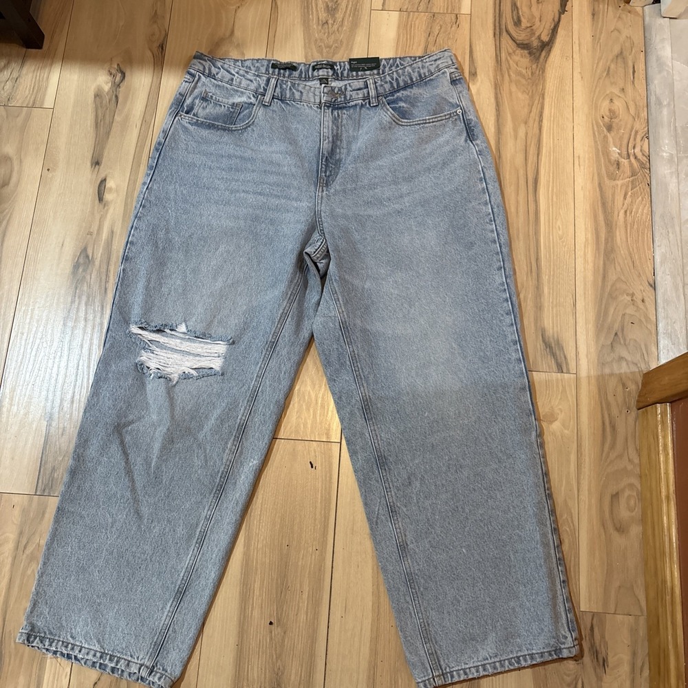 Wild Fable Women's 17 Mid Rise Distress 90s Relaxed Straight Jeans Light‎ Wash